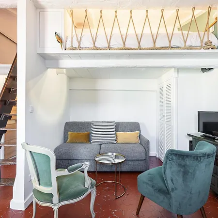 Charming Old Town Apartman *