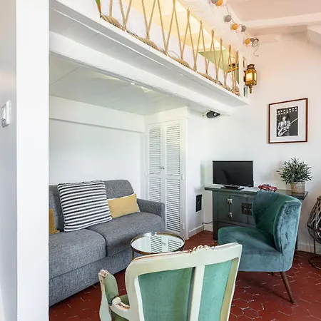 Charming Old Town Apartman